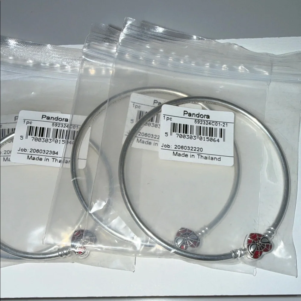 New Pandora Marvel Spider-Man Sterling Silver Bangle with Mask Clasp - Picture 2 of 4